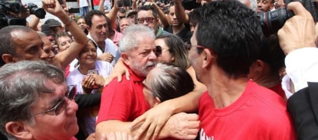 Lula visitou laboratório de universidade Lula visitou laboratório de universidade