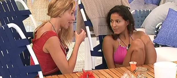 Mariana e Valeria fanno pace dentro la casa Mariana e Valeria fanno pace dentro la casa