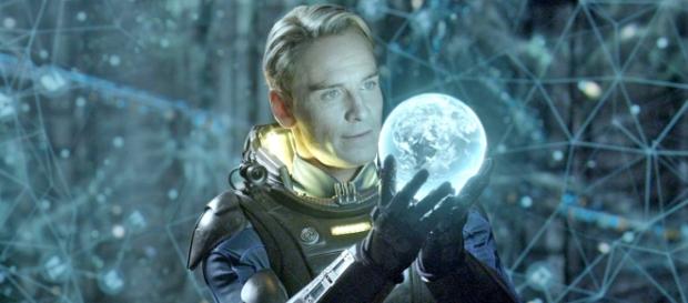 Michael Fassbender terá dois papéis no novo filme da franquia de Alien. Michael Fassbender terá dois papéis no novo filme da franquia de Alien.