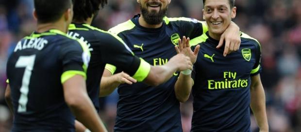 Ozil marcou um gol de placa na vitória do Arsenal. Ozil marcou um gol de placa na vitória do Arsenal.