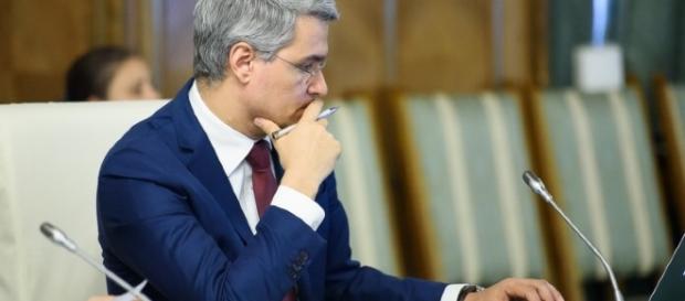Pomeni electorale: CREȘTERI SALARIALE pentru angajații din SĂNĂTATE și ÎNVĂȚĂMÂNT Pomeni electorale: CREȘTERI SALARIALE pentru angajații din SĂNĂTATE și ÎNVĂȚĂMÂNT