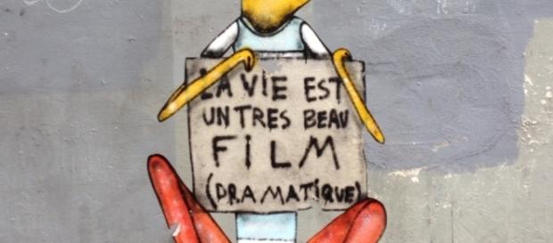 Tag sur un mur Bordelais, n'est ce pas charmant ? Tag sur un mur Bordelais, n'est ce pas charmant ?
