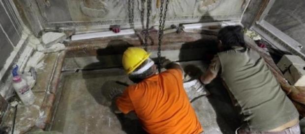 Tumba de Jesus é aberta e deixa até ateu impressionado Tumba de Jesus é aberta e deixa até ateu impressionado