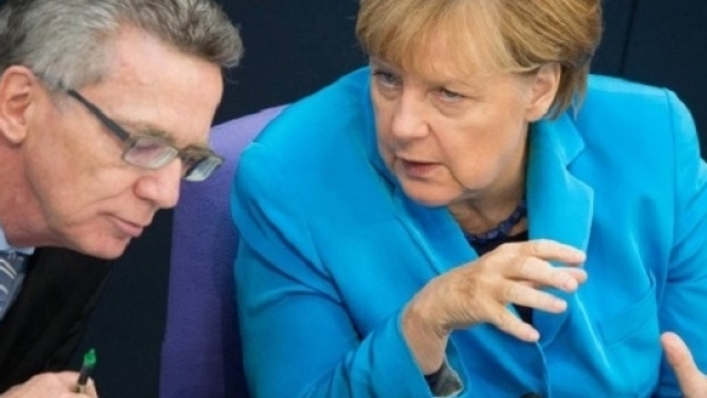 Il ministro De Maiziere con Angela Merkel