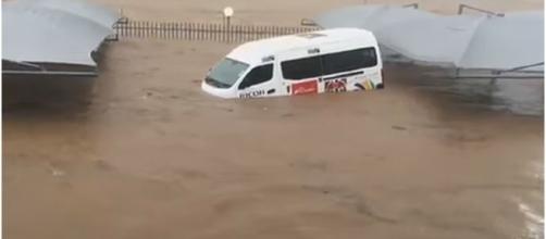 Jiohannesburg cloudburst floods 9 Nov / Photo screencap via AfrikaJunkies, Youtube,com
