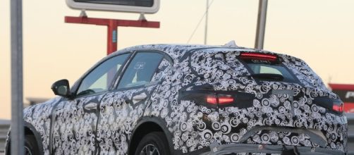 Alfa Romeo Stelvio: le ultime foto spia con poche camuffature