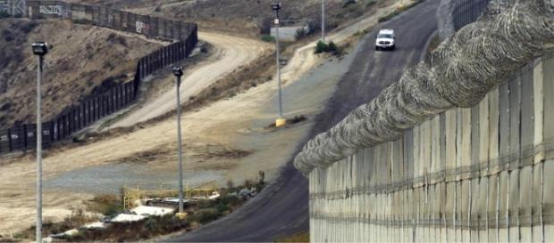 A los migrantes no les da miedo el muro de Trump: por tierra o mar ... - vice.com A los migrantes no les da miedo el muro de Trump: por tierra o mar ... - vice.com