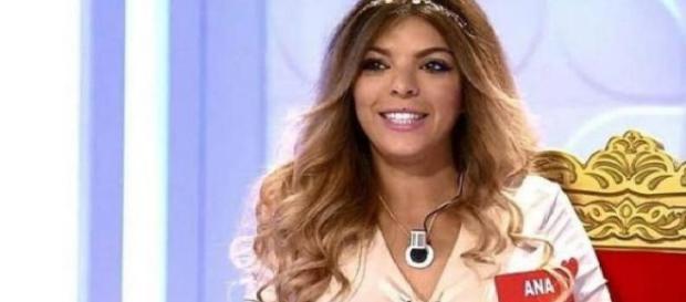 Ana Anginas pone fin a su trono. Ana Anginas pone fin a su trono.