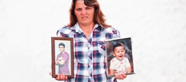 Filho dessa pobre Mãe é um dos melhores jogadores do mundo e recebe milhões. Filho dessa pobre Mãe é um dos melhores jogadores do mundo e recebe milhões.