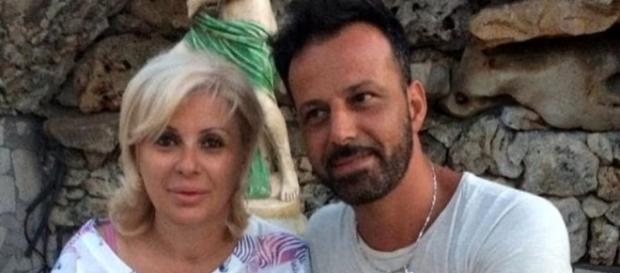 Tina Cipollari a Pechino Express, il marito si sfoga: "E' dura" Tina Cipollari a Pechino Express, il marito si sfoga: "E' dura"