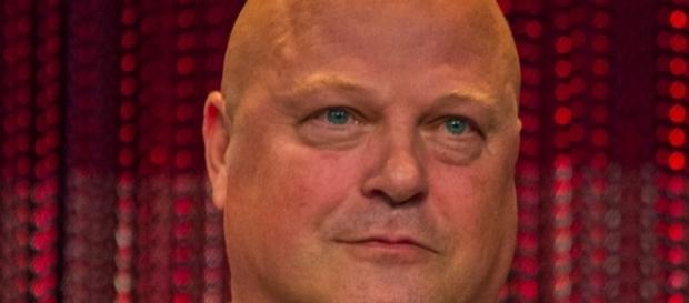 Wikimedia user iDominick. Michael Chiklis weight loss in "The Shield" gained back in AHS, Gotham Wikimedia user iDominick. Michael Chiklis weight loss in "The Shield" gained back in AHS, Gotham