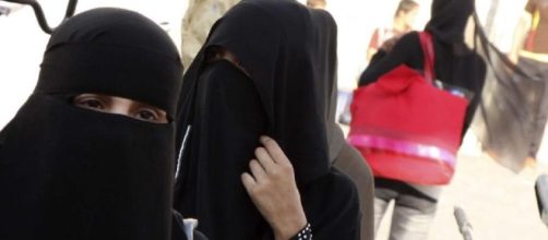 Donna col Niqab riceve una multa da 30000 euro.