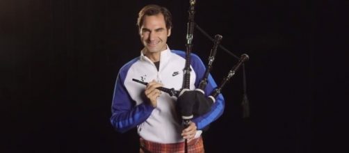 Roger Federer in kilt e cornamusa