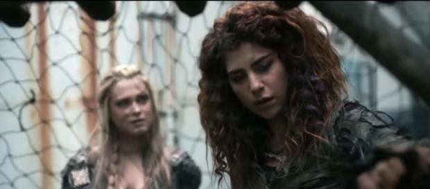 Clarke and Lexa in 'The 100'/Photo via screencap, 'The 100' Clarke and Lexa in 'The 100'/Photo via screencap, 'The 100'
