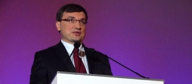 Czy minister sprawiedliwości, Zbigniew Ziobro mógłby być drobnym złodziejaszkiem? Czy minister sprawiedliwości, Zbigniew Ziobro mógłby być drobnym złodziejaszkiem?
