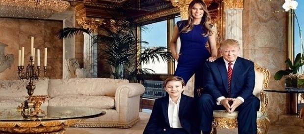 Donald Trump e sua família na mansão. Donald Trump e sua família na mansão.