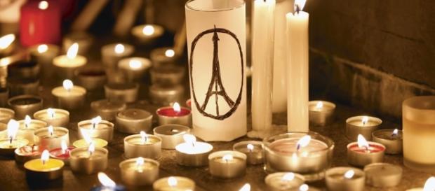 Libros que recuerdan los atentados en París. Libros que recuerdan los atentados en París.