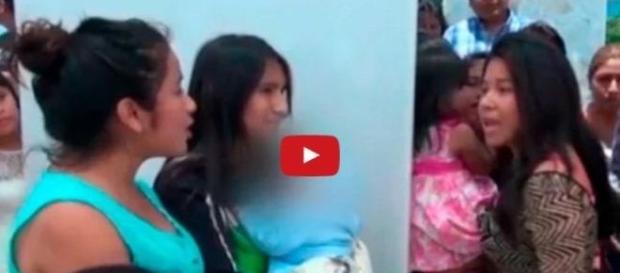 Na tentativa de impedir o casamento do ex, mulher invade igreja com bebê no colo Na tentativa de impedir o casamento do ex, mulher invade igreja com bebê no colo