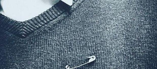 People are wearing safety pins in an effort to combat post-Brexit ... - mashable.com People are wearing safety pins in an effort to combat post-Brexit ... - mashable.com
