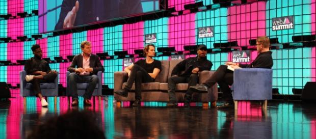 Tinie Tempah e Ne-Yo no debate sobre a indústria musical Tinie Tempah e Ne-Yo no debate sobre a indústria musical