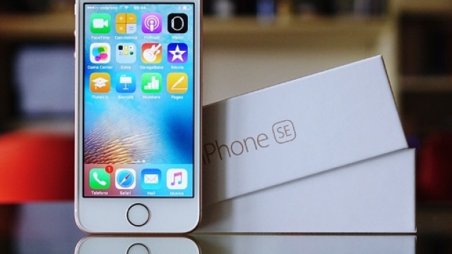 iPhone SE, apple non lancia aggiornamenti nel 2017