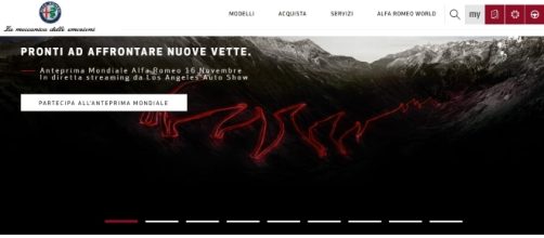 La pagina del sito ufficiale Alfa Romeo con il passo dello Stelvio illuminato di rosso Alfa.