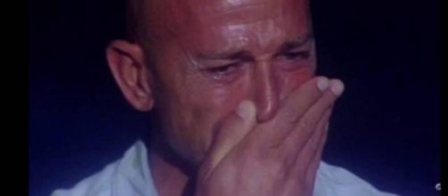 Stefano Bettarini in lacrime al gf