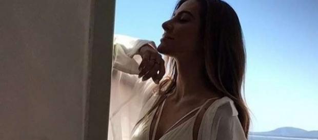 Atriz Cleo Pires posa para uma campanha publicitária de cosmético Atriz Cleo Pires posa para uma campanha publicitária de cosmético