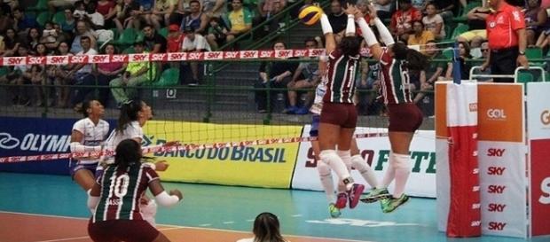Bloqueio foi uma das armas do Fluminense na vitória sobre o Renata/Valinhos (Foto: Júlia Rodrigues/FFC) Bloqueio foi uma das armas do Fluminense na vitória sobre o Renata/Valinhos (Foto: Júlia Rodrigues/FFC)