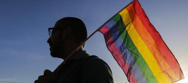 Die Farben des Regenbogens trügen. Schwule leben wieder in Angst. Die Farben des Regenbogens trügen. Schwule leben wieder in Angst.