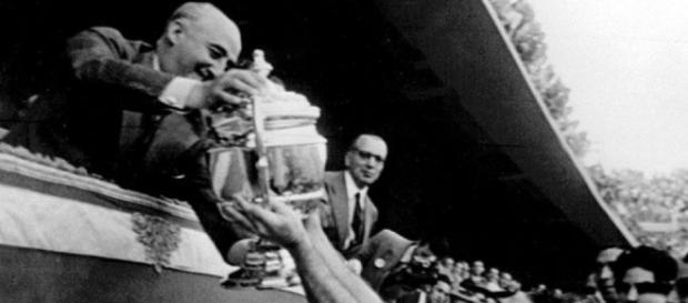 Fútbol: La furia española: así utilizó Franco el fútbol y así le ... - elconfidencial.com Fútbol: La furia española: así utilizó Franco el fútbol y así le ... - elconfidencial.com