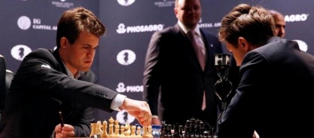 Noch ist alles offen bei der Schach-WM zwischen Magnus Carlsen und Sergey Karjakin Noch ist alles offen bei der Schach-WM zwischen Magnus Carlsen und Sergey Karjakin