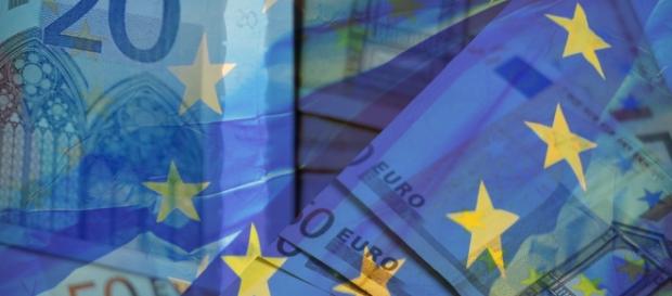 Tasse: gli italiani pagano quasi 1.000€ in più all'anno rispetto alla media Ue Tasse: gli italiani pagano quasi 1.000€ in più all'anno rispetto alla media Ue