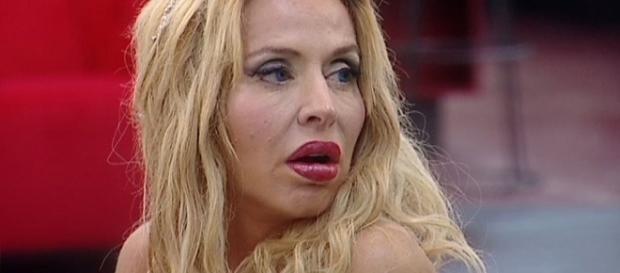 Valeria Marini ha avuto delle incomprensioni con Mariana Rodriguez Valeria Marini ha avuto delle incomprensioni con Mariana Rodriguez