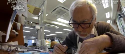 Miyazaki trabajando en un storyboard