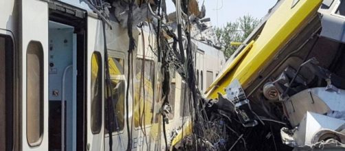 Disastro ferroviario in Puglia: figlia di una vittima ricorda promesse fatte da Renzi, ma viene bloccata su facebook