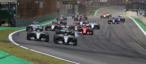 La prima curva del Gran Premio di Interlagos