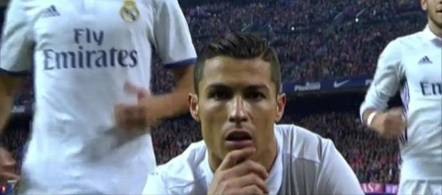 Cristiano Ronaldo realizando el Mannequin celebration tras el cobro del tiro penal. Cristiano Ronaldo realizando el Mannequin celebration tras el cobro del tiro penal.