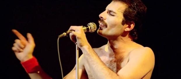 Freddie Mercury, a 25 anni dalla sua morte un mito insuperabile Freddie Mercury, a 25 anni dalla sua morte un mito insuperabile