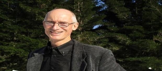 Nigel salientou que atração gravitacional da Terra com a Lua geraria terremoto (Nigel Antony Gray) Nigel salientou que atração gravitacional da Terra com a Lua geraria terremoto (Nigel Antony Gray)