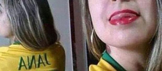 Quando não se tem cuidado o espelho pode fazer você passar vergonha com uma selfie. Quando não se tem cuidado o espelho pode fazer você passar vergonha com uma selfie.