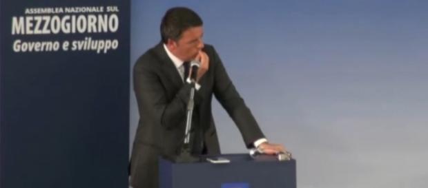 Renzi a Napoli, domenica 13 novembre: tensioni e incidenti, idranti contro un gruppo di manifestanti Renzi a Napoli, domenica 13 novembre: tensioni e incidenti, idranti contro un gruppo di manifestanti
