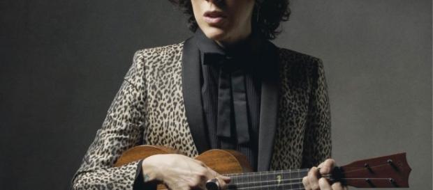 Singer-Songwriter LP Returns To The Spotlight – Ukulele - ukulelemag.com Singer-Songwriter LP Returns To The Spotlight – Ukulele - ukulelemag.com