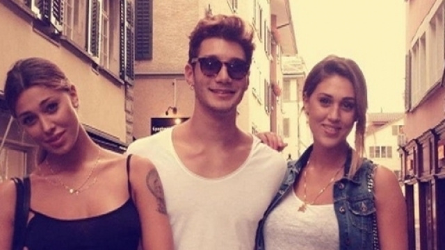 Belen Rodriguez con il marito Stefano De Martino e la sorella Cecilia