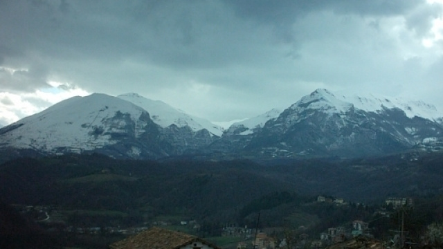La neve &egrave; in arrivo sui Sibillini e sulle montagne delle aree colpite dal terremoto