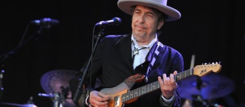 Bob Dylan continua a far parlare di sè sulla questione del Nobel.