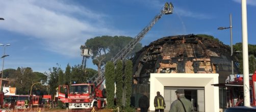 Lo sconforto dei residenti per l` incendio dell`Auditorium Albergotti