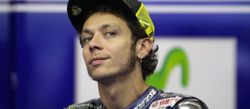 Valentino Rossi rischia la denuncia dalla signora cui ha dato un calcio nel paddock di Valencia