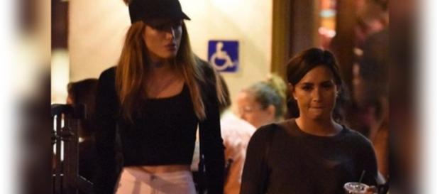Demi Lovato e Bella Thorne trocam elogios no Twitter e fãs enlouquecem Demi Lovato e Bella Thorne trocam elogios no Twitter e fãs enlouquecem