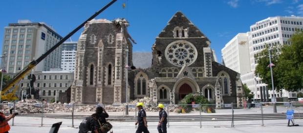 La facciata della cattedrale di Christchurch, dopo il terremoto del 2011 in Nuova Zelanda La facciata della cattedrale di Christchurch, dopo il terremoto del 2011 in Nuova Zelanda